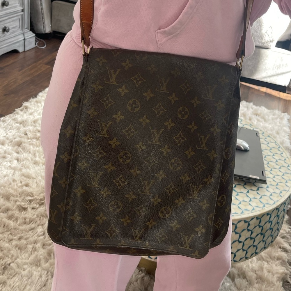 Louis Vuitton Messanger bag